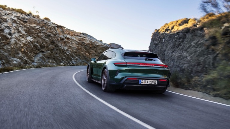 Porsche Taycan 4 Cross Turismo - 2